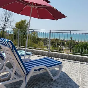 Apartman Delight, Golem
